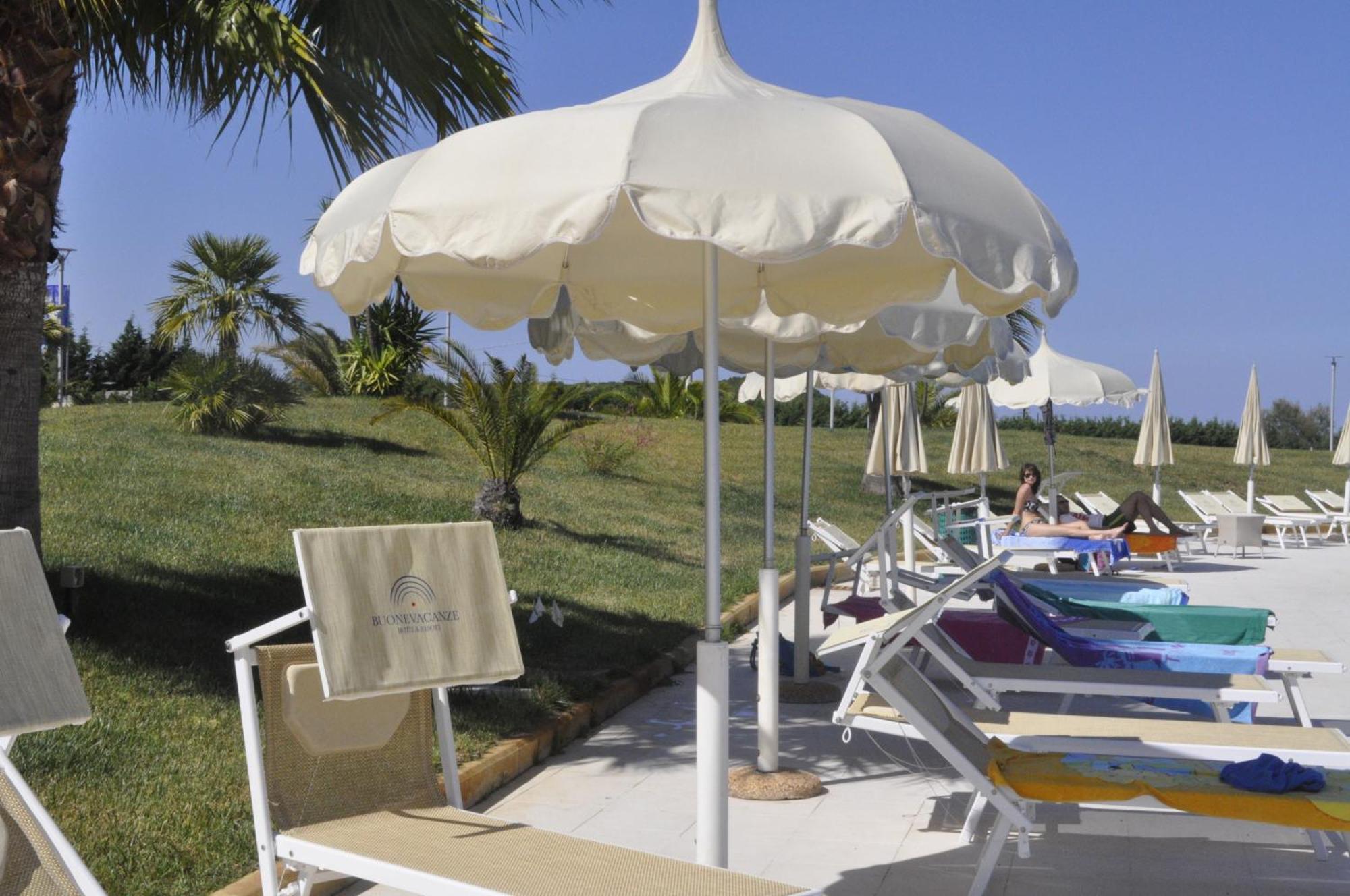 Bv Airone Resort マリーナ・ディ・シーバリ エクステリア 写真