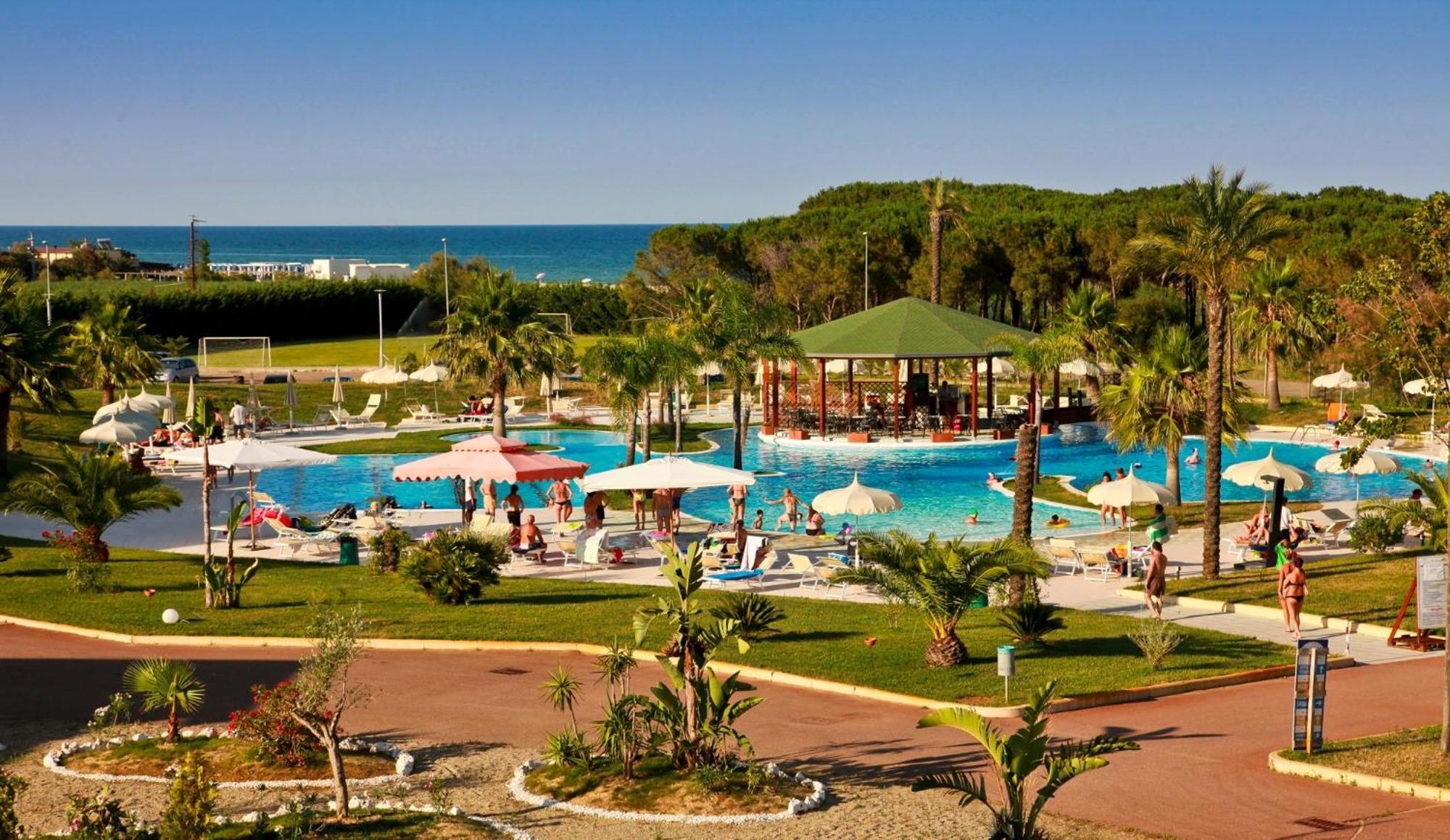 Bv Airone Resort マリーナ・ディ・シーバリ エクステリア 写真
